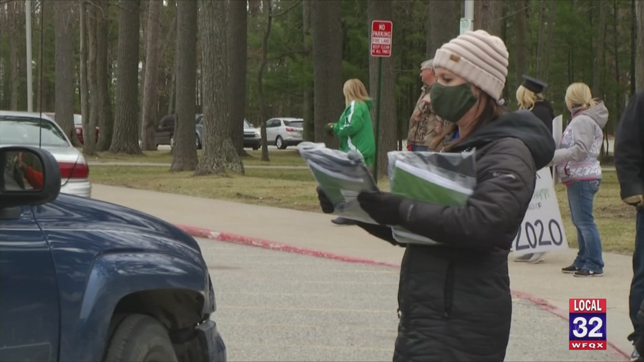 Houghton Lake High School Celebrates Seniors 9&10 News