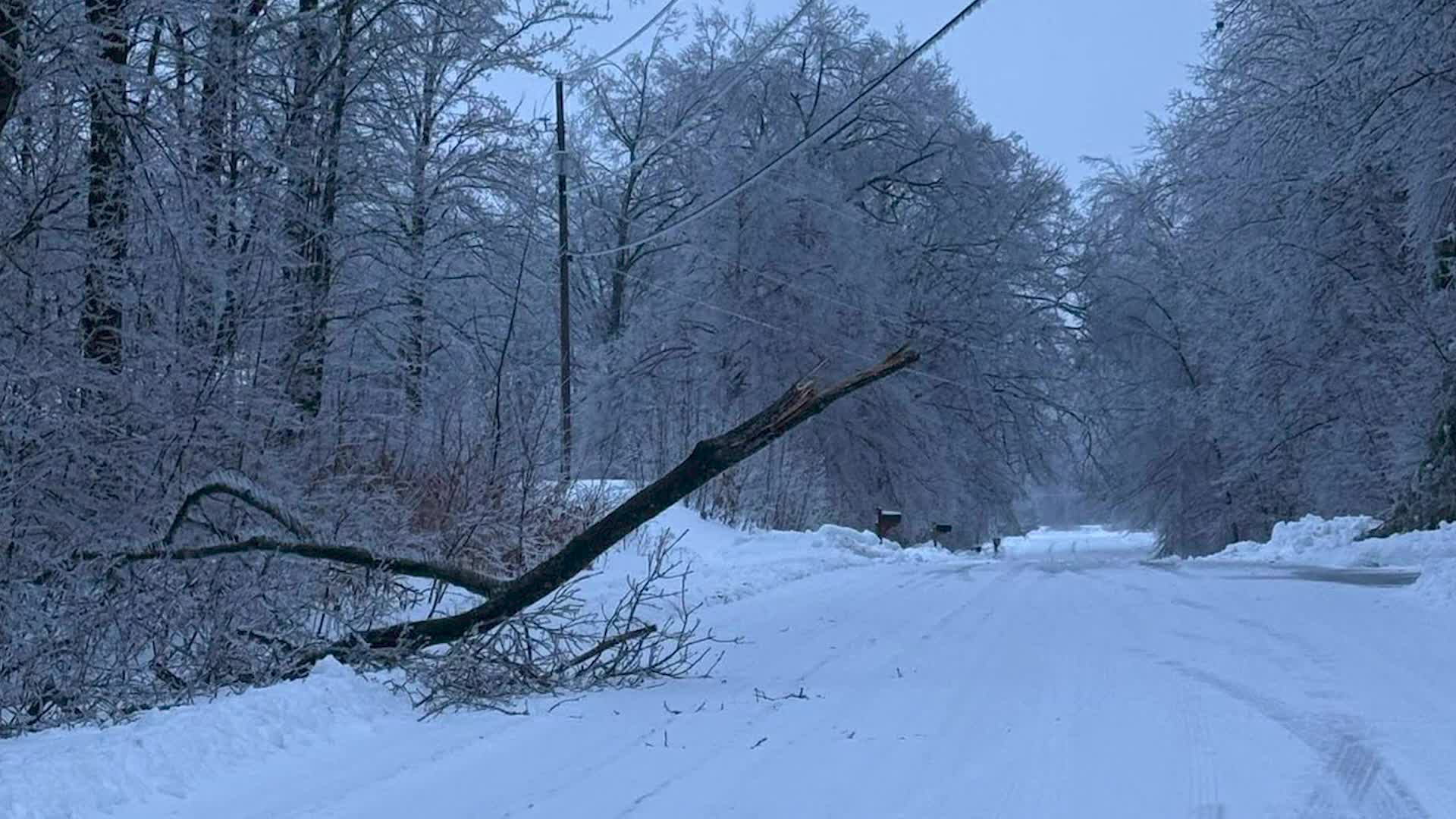 Ice storm in Northern Michigan leaves 80,000 without power – 9and10News.com