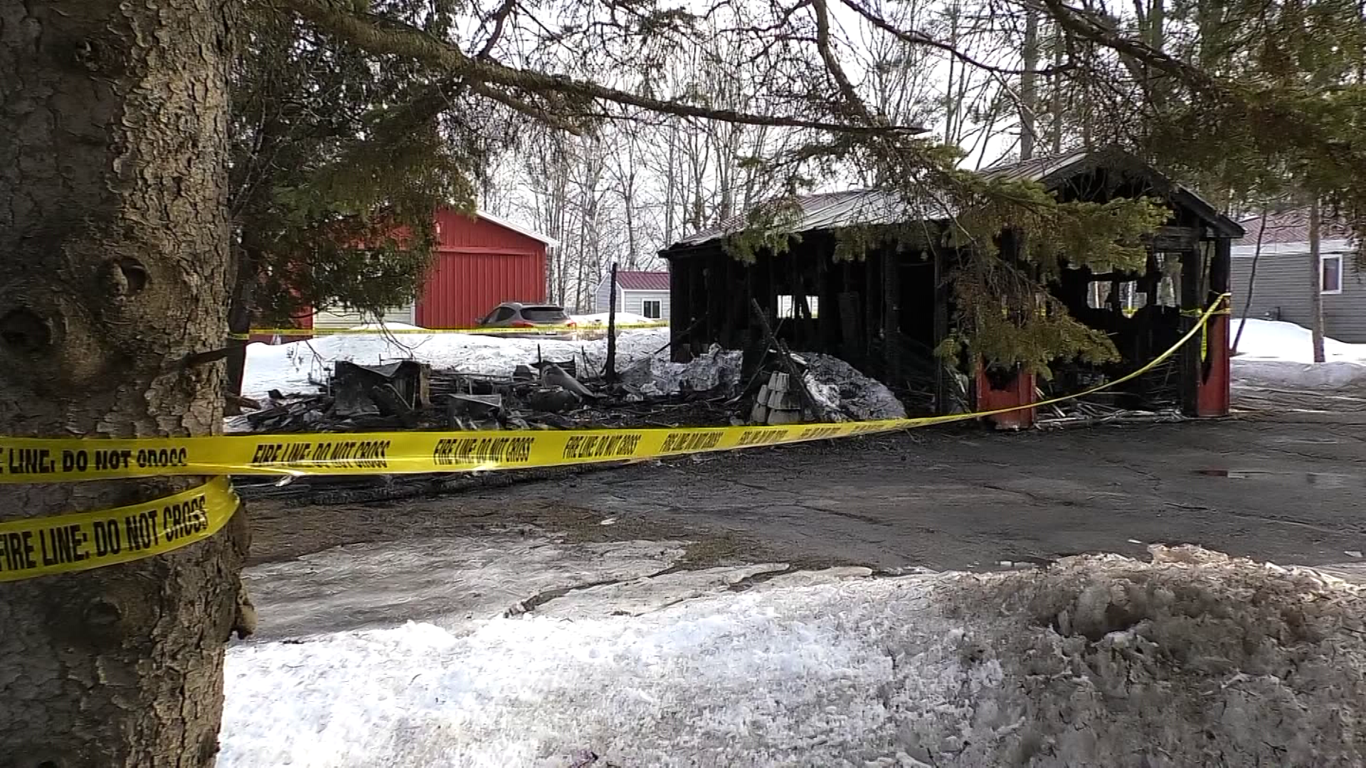 Early Morning Fire Destroys Garages In Sault Ste. Marie – 9and10News.com